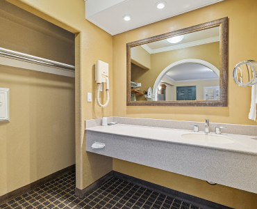 In-room amenities at Alexis Park.